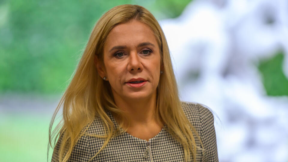 Na snímke podpredsedníčka vlády a ministerka hospodárstva SR Denisa Saková (Hlas-SD) prichádza na 51. rokovanie vlády SR v Bratislave v stredu 25. septembra 2024. FOTO TASR - Jaroslav Novák