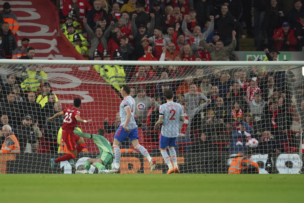 Liverpool (v červenom) zvíťazil na United 4:0