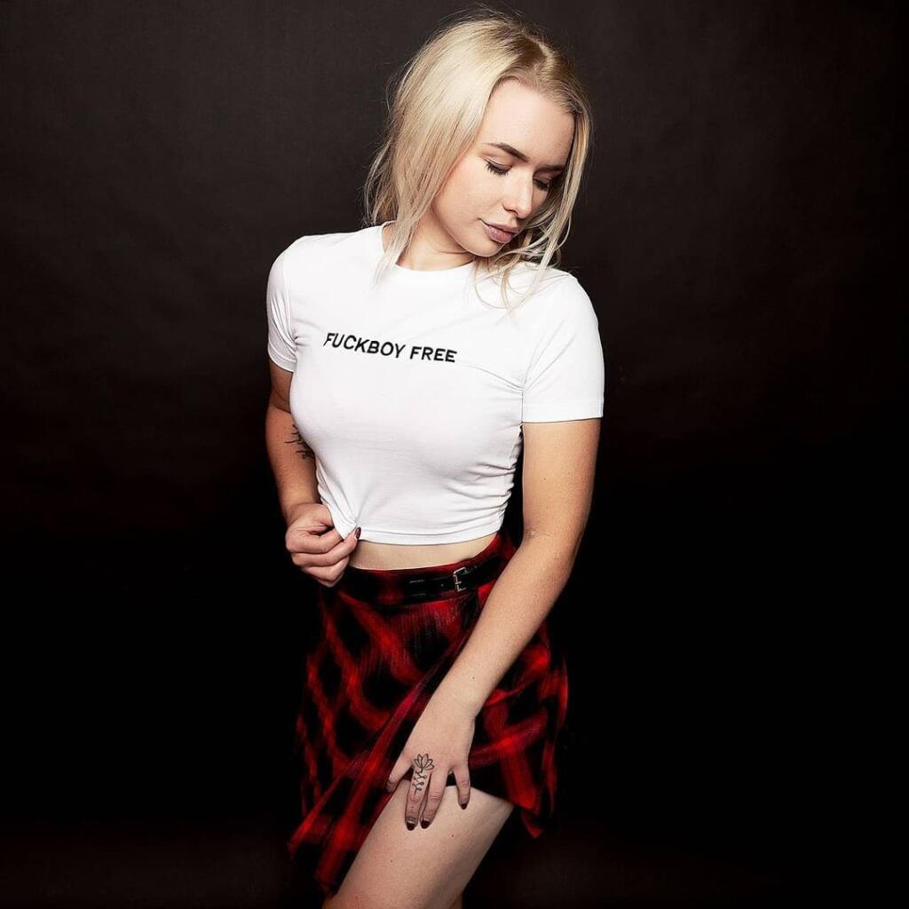 Tara Ginsová sa neplánuje obmedziť pri fotení sexi pikantných záberov.