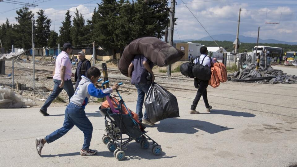 Grécko Macedónsko migranti Idomeni evakuácia pokračovanie
