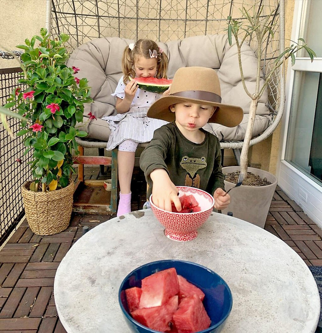 Anika a Kryštof vedia svoju mamu prekvapiť každý deň.