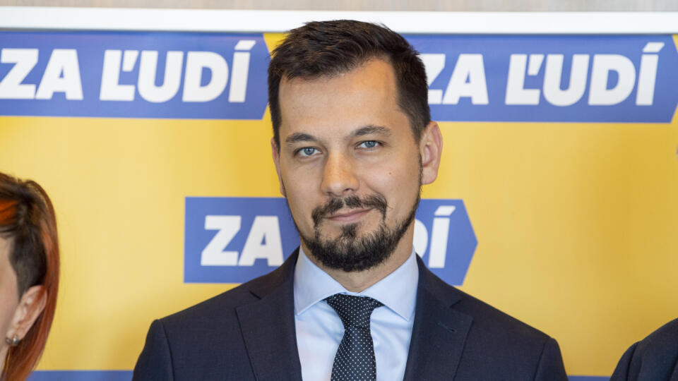 Na snímke podpredseda strany Za ľudí Juraj Šeliga počas tlačovej konferencie po programovom sneme strany Za ľudí v Bratislave 30. apríla 2022. FOTO TASR - Michal Svítok