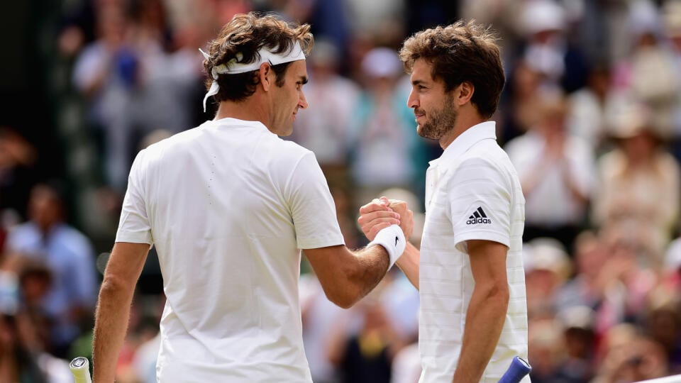 Gilles Simon (vpravo) viní za neúspechy francúzskeho tenisu aj Rogera Federera.