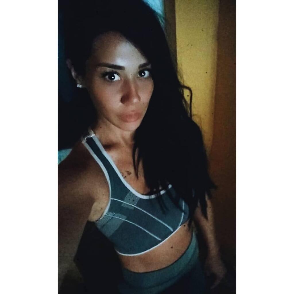 Sexi Ana Staševičová je hlásateľkou aj hovorkyňou futbalového klubu, ale fanúšikovia ju majú radšej bez saka.