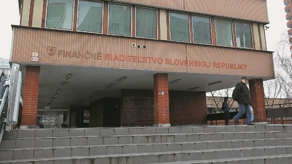 Ani slovo: Finančná správa utajuje aj cenu, ktorú za virtuálnu registračnú pokladnicu zaplatí. Vraj je to bezpečnostné riziko.