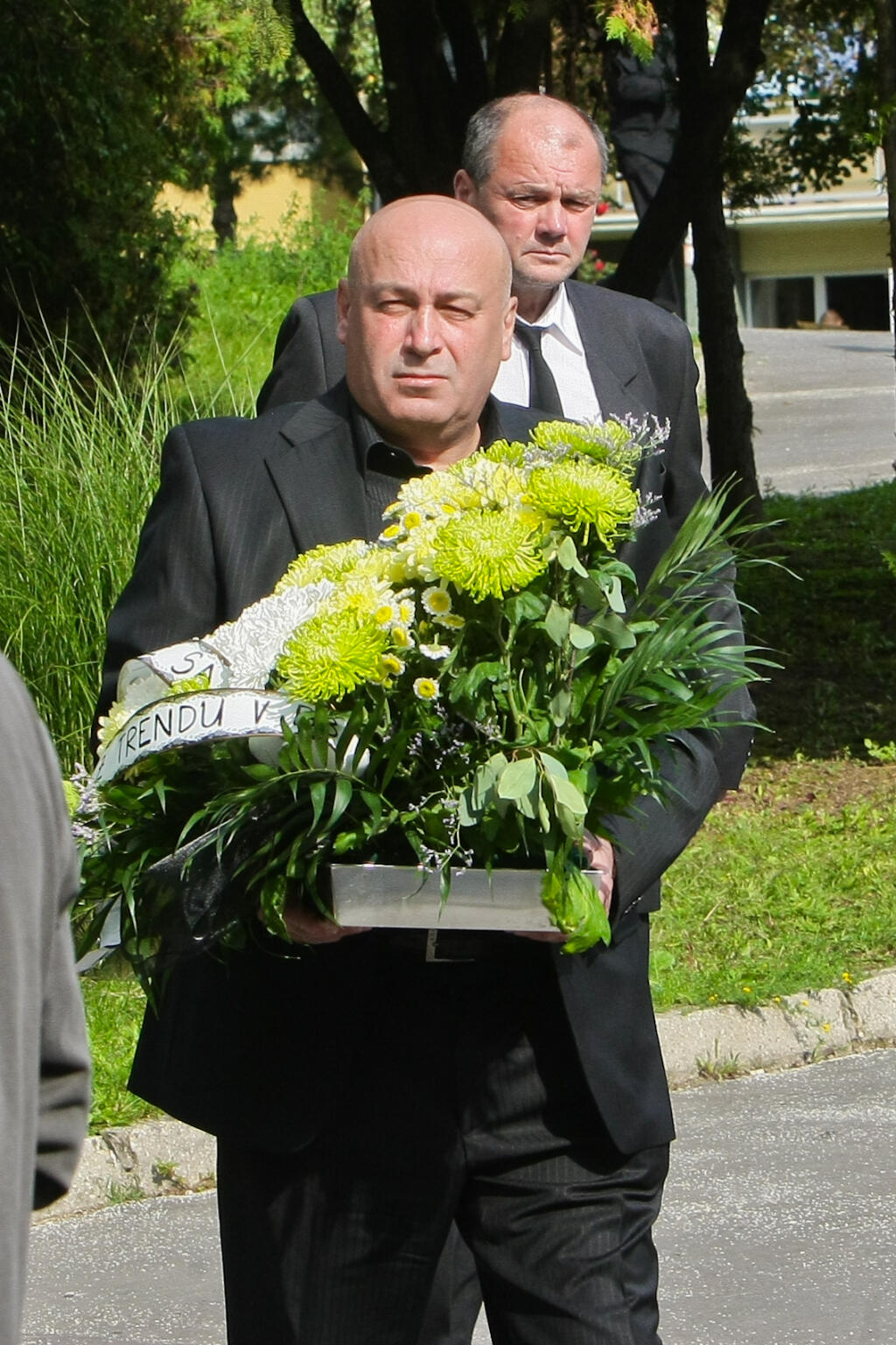 Na snimke Miroslav Chudy prichadza na poslednu rozlucku s tragicky zosnulym hokejistom Miroslavom Hlinkon, ktory si vzal zivot v nedelu 14.9. 2014 na balkone bytu v Banskej Bystrici, kde posobil ako asistent hlavneho trenera HC Dukla Banska Bystrica.