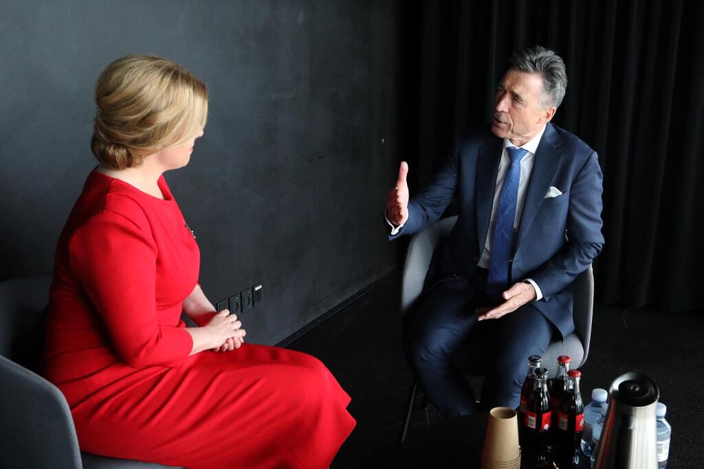 Počas návštevy Dánska sa v Kodani stretla Zuzana Čaputová stretla aj s dánskym korunným princom Frederikom. Vlasy mala upnuté do nízkeho drdolu.