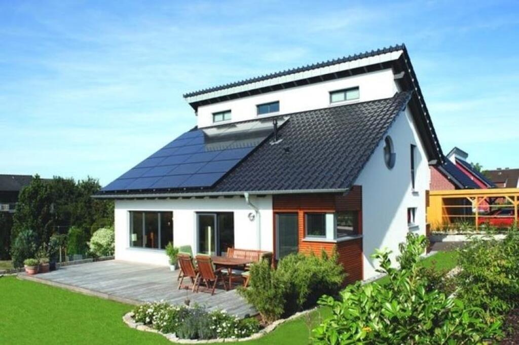 Ak uvažujete o využití dotácií na výstavbu obnoviteľných zdrojov energie vo svojej domácnosti, môžete sa obrátiť na poradenské energetické centrá.