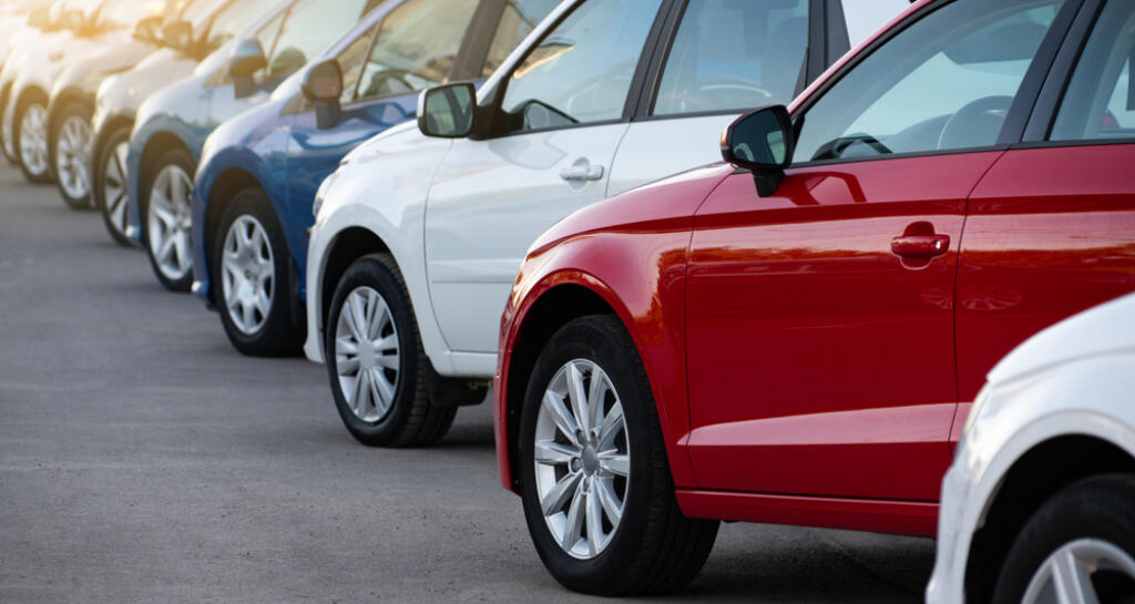 Cars,In,A,Row.,Used,Car,Sales