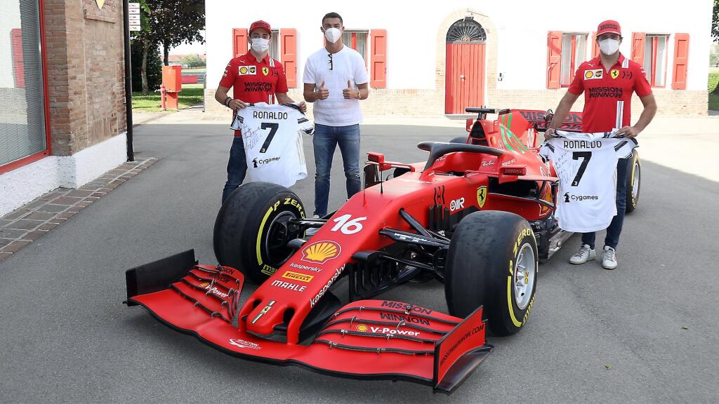Médiá informovali o tom, že Ronaldo vynechal pondelkový tréning po prehre Juventusu s AC Miláno 0:3 a navštívil Maranello, kde má domov Ferrari. Jeden luxusný kúsok si vraj mal aj zadovážiť.