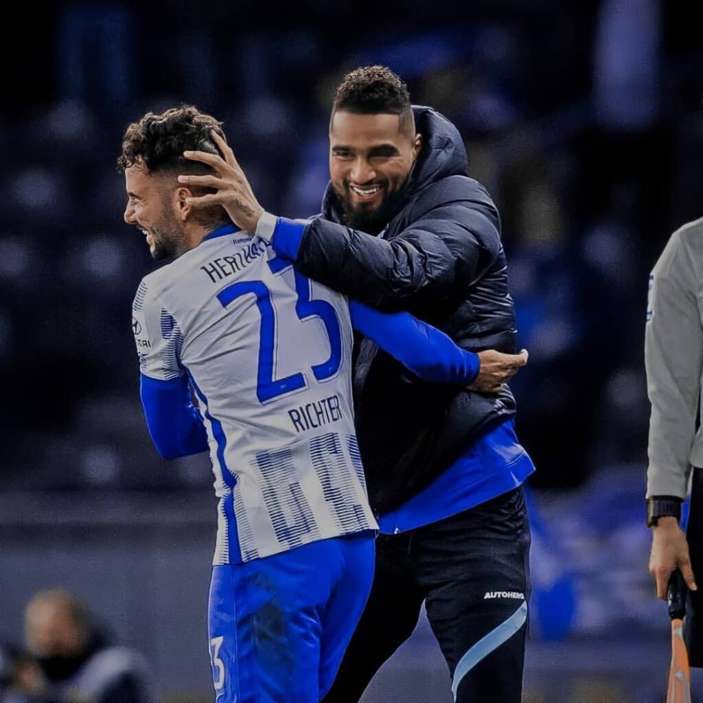 Kevin Prince Boateng pôsobí v Herthe Berlín.