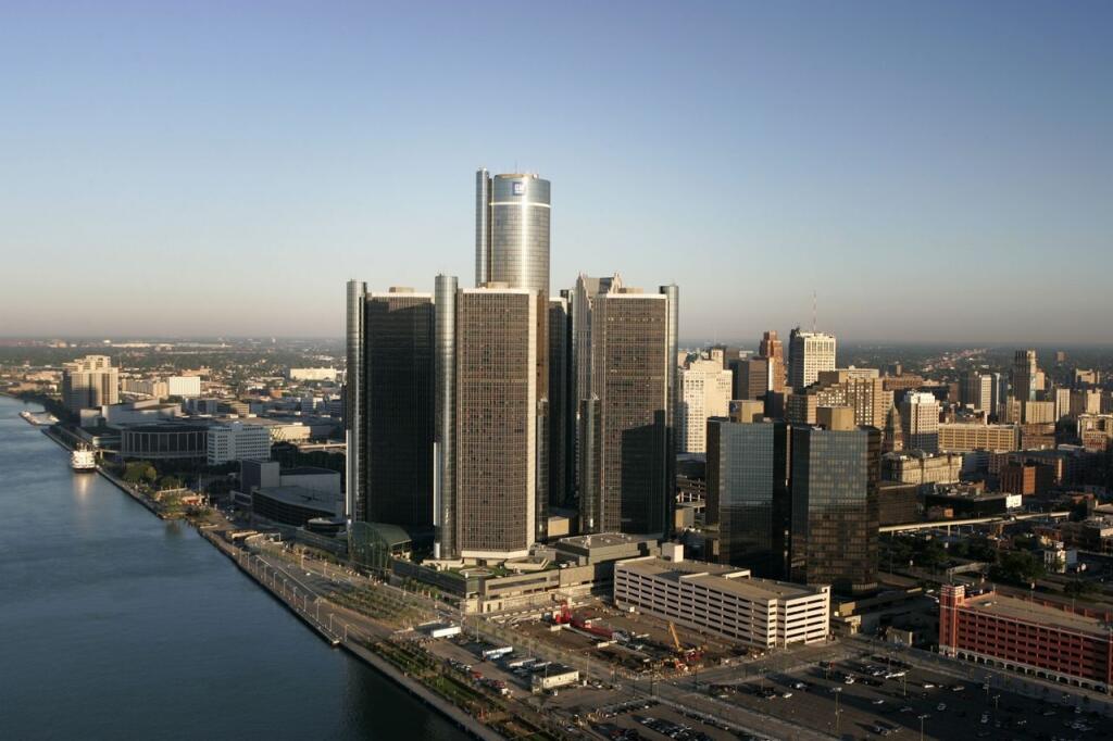 Mrakodrap GM je výraznou črtou siluety Detroitu. Zdroj: General Motors