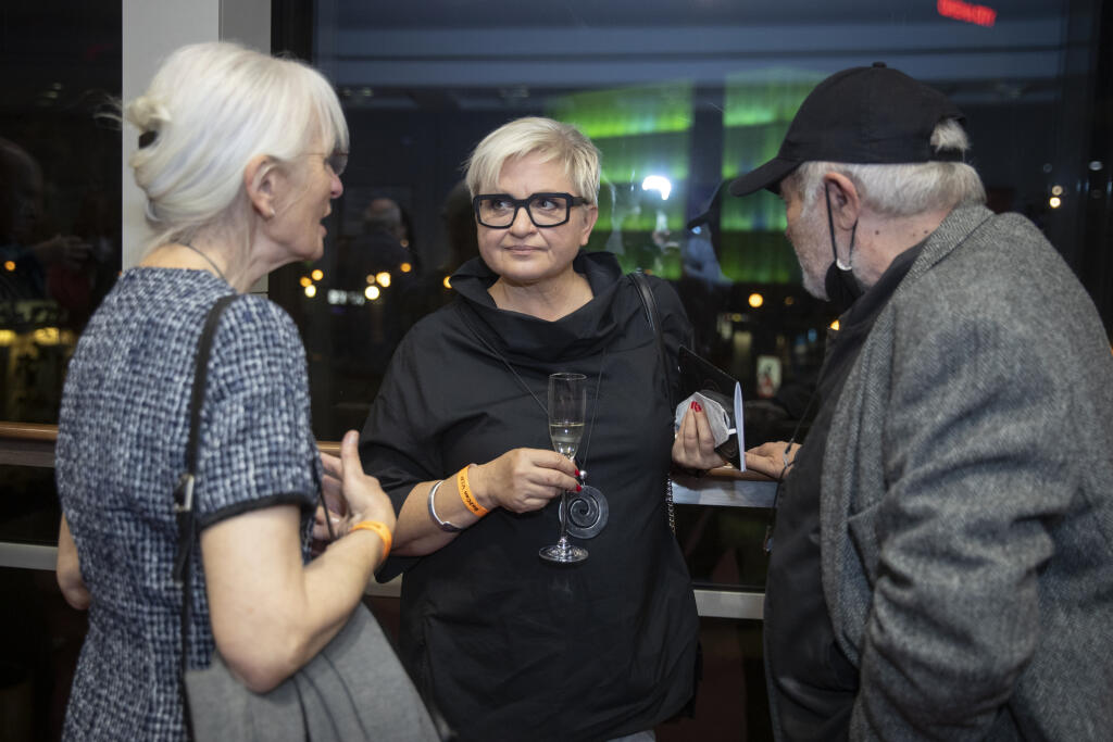 Prehliadka prvotriednych filmov z troch najprestížnejších svetových festivalov v Berlíne, Benátkach a Cannes.