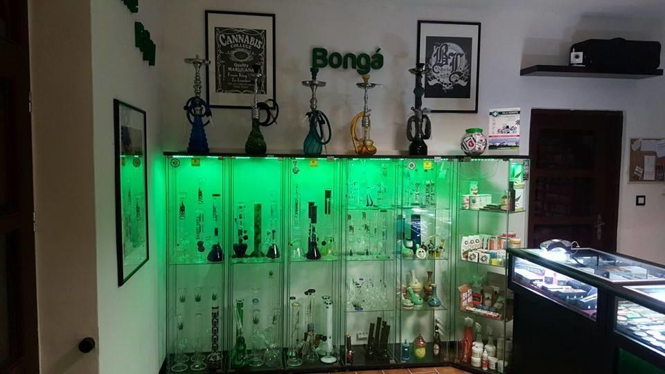 Súčasná Euforia: V Šali stále funguje obchod podobný tomu, ktorý mal pred rokmi problémy.