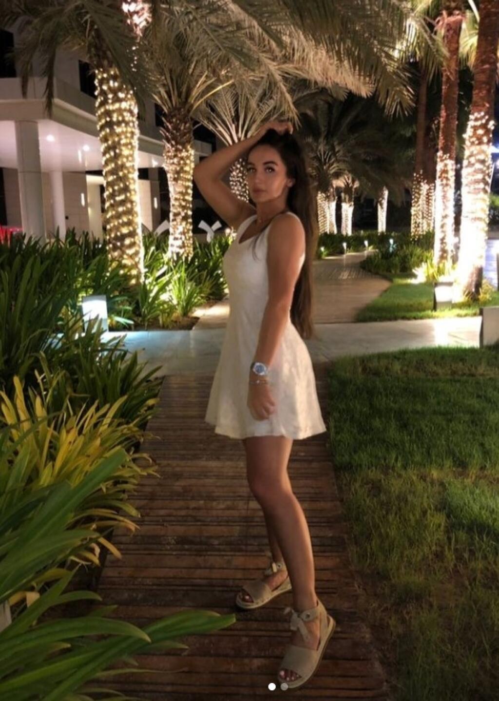 Krásna Diana rada predvedie okrem svojich schopností aj svoje sexi telo.