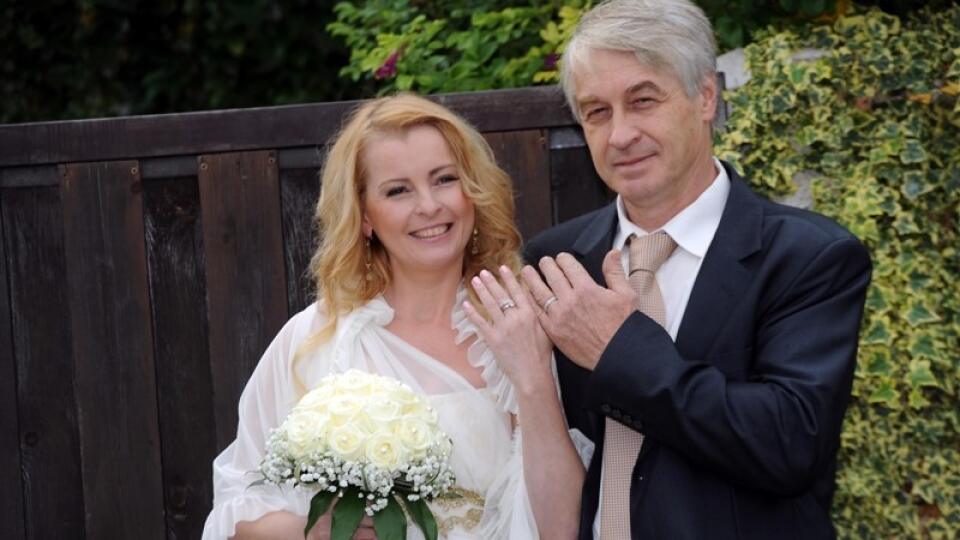 Česká speváčka Iveta Bartošová povedala svoje „áno“ aj Josefovi Rychtářovi.