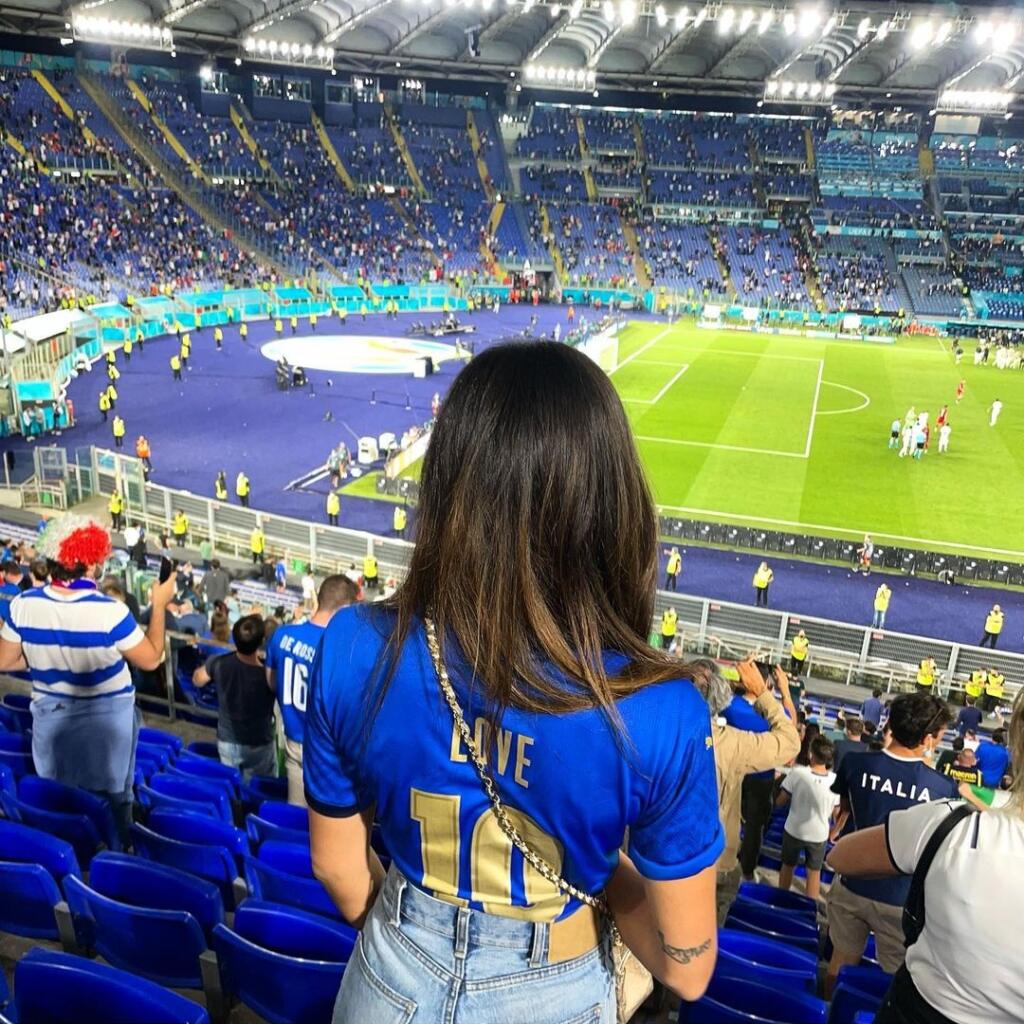 Jenny Insigne podporuje svojho manžela pri každej príležitosti.