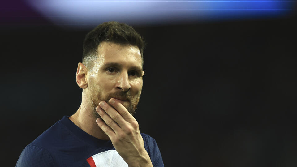 PK 20 Paríž - Na snímke argentínsky futbalista Lionel Messi z tímu Paríž St. Germain počas zápasu 9. kola francúzskej Ligue 1 Paríž St. Germain - OGC Nice 1. októbra 2022 v Paríži. FOTO TASR/AP
PSG's Lionel Messi reacts during the French League One soccer match between Paris Saint-Germain and Nice at the Parc des Princes in Paris, Saturday, Oct. 1, 2022. (AP Photo/Aurelien Morissard)