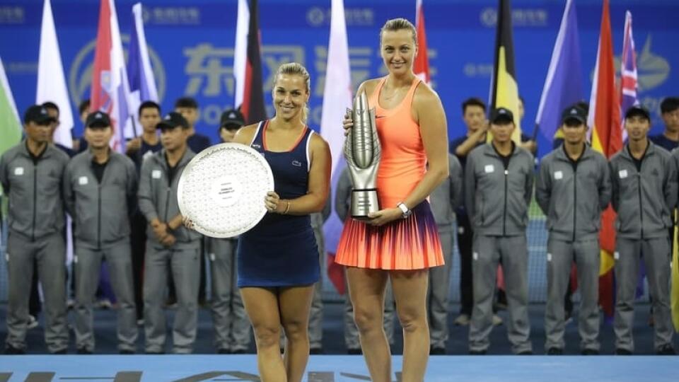 Dominika Cibulková (vľavo) je o hlavu nižšia ako Češka Petra Kvitová.