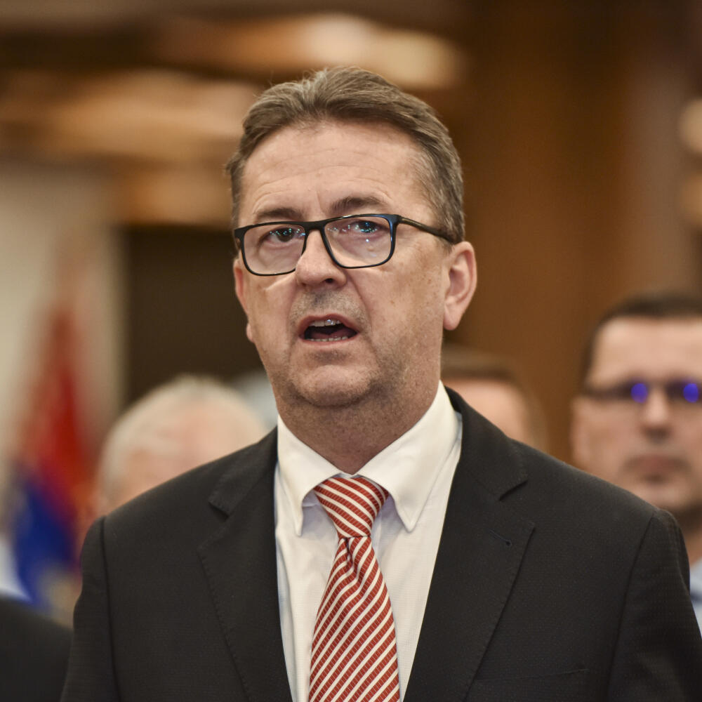 Poslanec Martin Glváč na mimoriadnej tlačovej konferencii poslaneckého klubu Smer-SD.