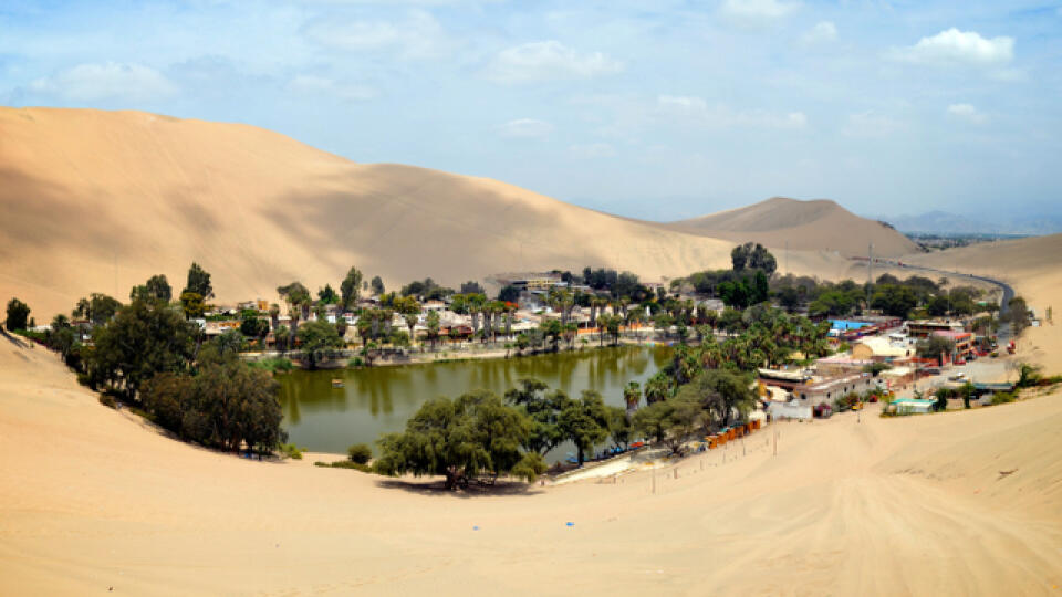 Huacachina,,A,Desert,Oasis,And,Tiny,Village,Just,West,Of