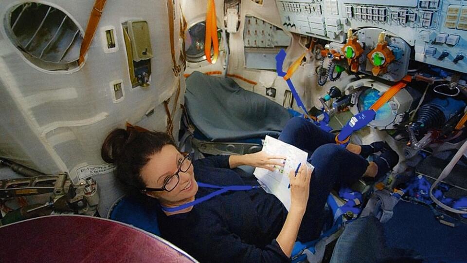 Speváčka Sarah Brightmanová sa naozaj seriózne
pripravovala na let do kozmu. Keď však prišlo na
lámanie chleba, dostala strach a z projektu vycúvala.