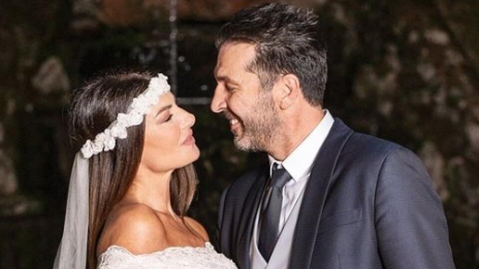 Gigi Buffon a Ilaria D´Amicová tvoria pár už desať rokov, no až minulú sobotu svoj vzťah oficiálne spečatili.