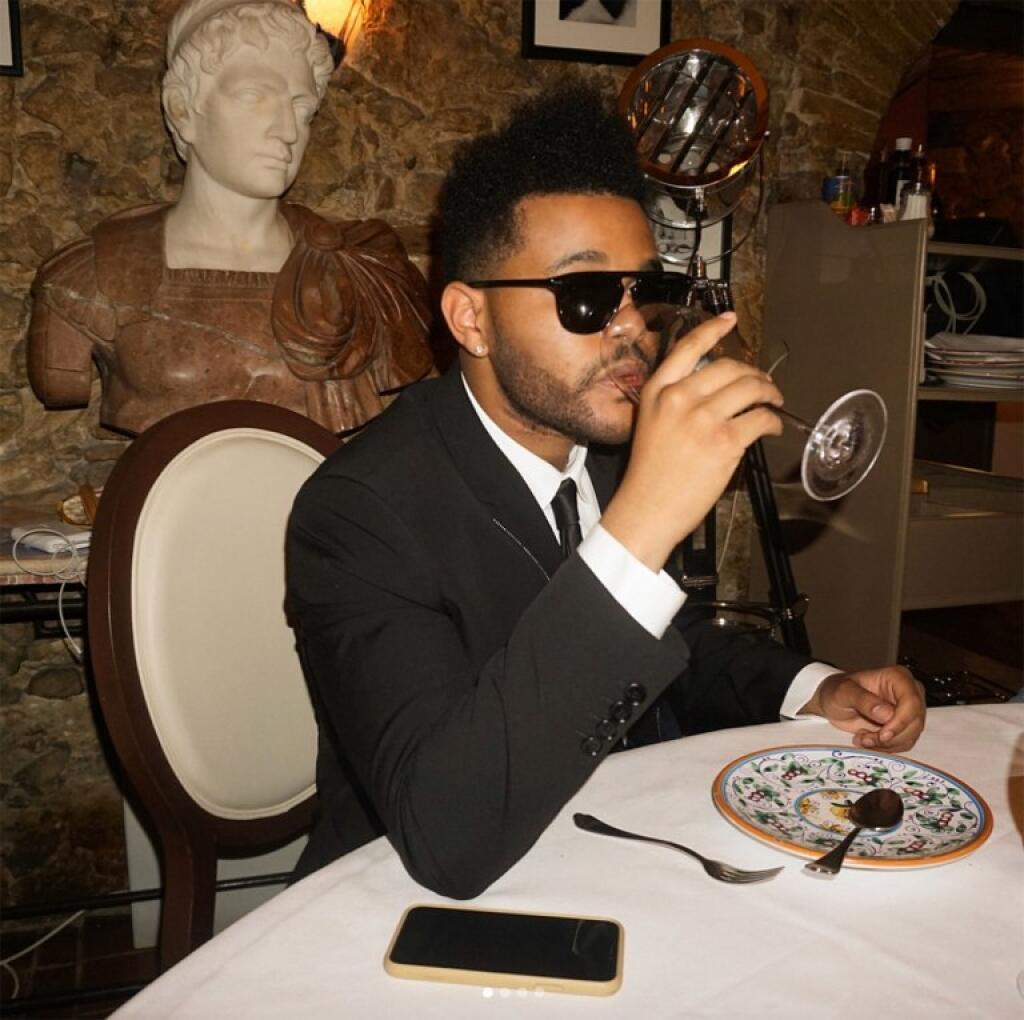 Svetoznámy rnb spevák The Weeknd odhalil svoju vášeň pre červené.