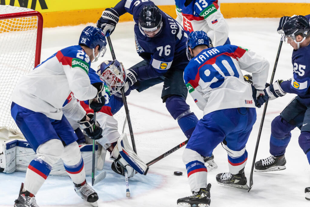 Slovenskí hokejisti podali proti Fínom skvelý výkon. Bohužiaľ, na postup nestačilo ani vedenie 2:0, napokon prehrali 2:4.