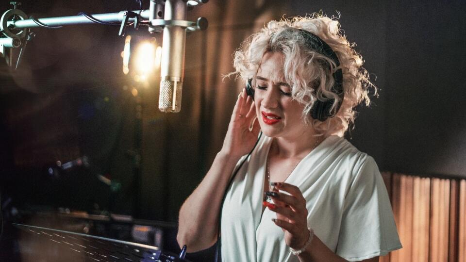 Splnil sa jej sen: Tereza Mašková nahrala pieseň Tam za řekou k českej fantasy rozprávke.