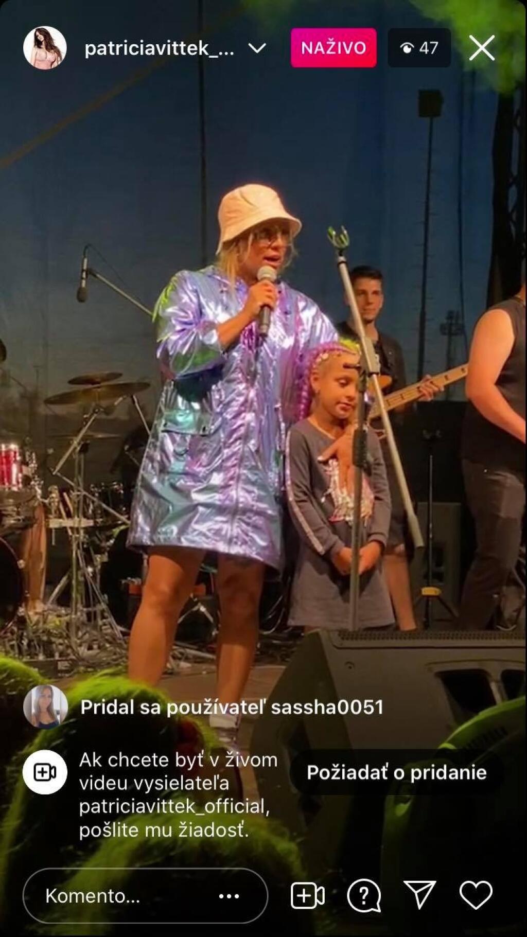 Júl 2021: Tina sa po dlhej dobe opäť postavila na pódium a odohrala koncert. Tentokrát jej asistovala aj dcéra Anička.