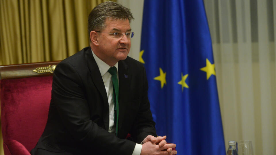 WA 38 Belehrad - Na snímke osobitný zástupca EÚ pre dialóg medzi Belehradom a Prištinou a pre iné regionálne otázky týkajúce sa západného Balkánu Miroslav Lajčák počas stretnutia s osobitným predstaviteľom amerického ministerstva zahraničných vecí pre západný Balkán Gabrielom Escobarom a srbským prezidentom Aleksandarom Vučičom (nie sú na snímke) v Belehrade v stredu 2. septembra 2022. FOTO TASR/Tanjug-Strahinja Ačimovič
Beograd, 2. februara 2022. - Predsednik Srbije Aleksandar Vucic sastao se