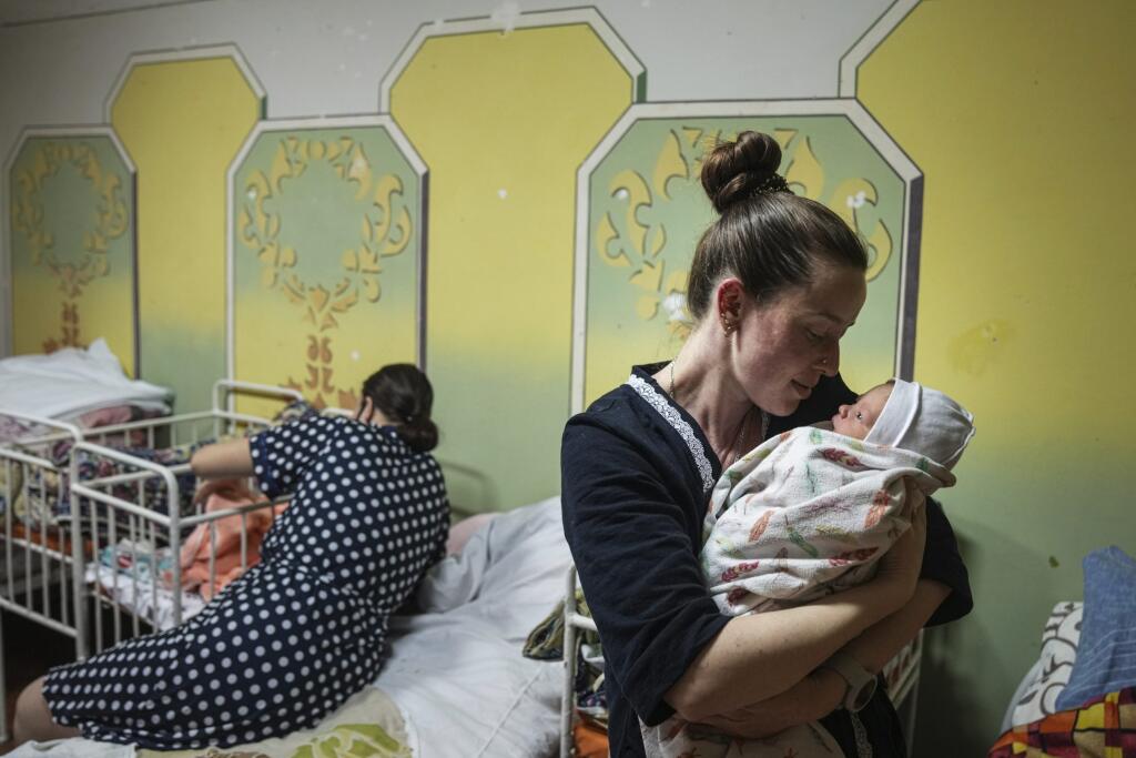 Novorodenci mesta Mariupoľ na východe Ukrajiny