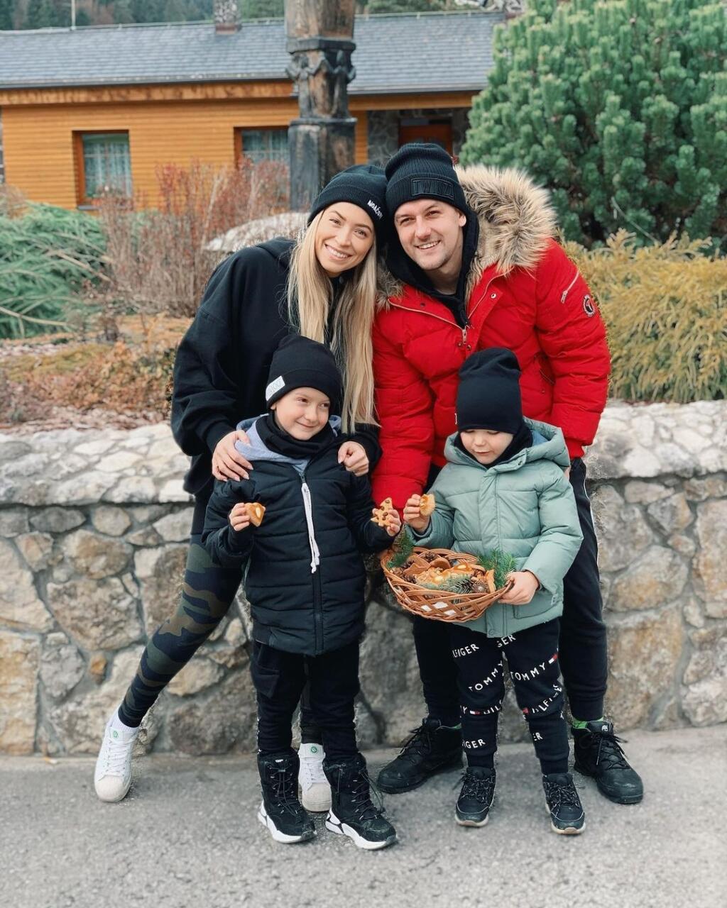 Dominika Mirgová so svojou rodinkou.