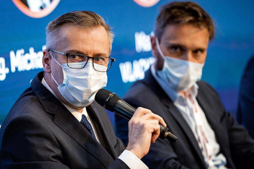 Vladimír Dvorový a Jozef Mathia očakávajú prechod od rečí k činom, chýba im jasné zadefinovanie, čo chceme od nemocníc.