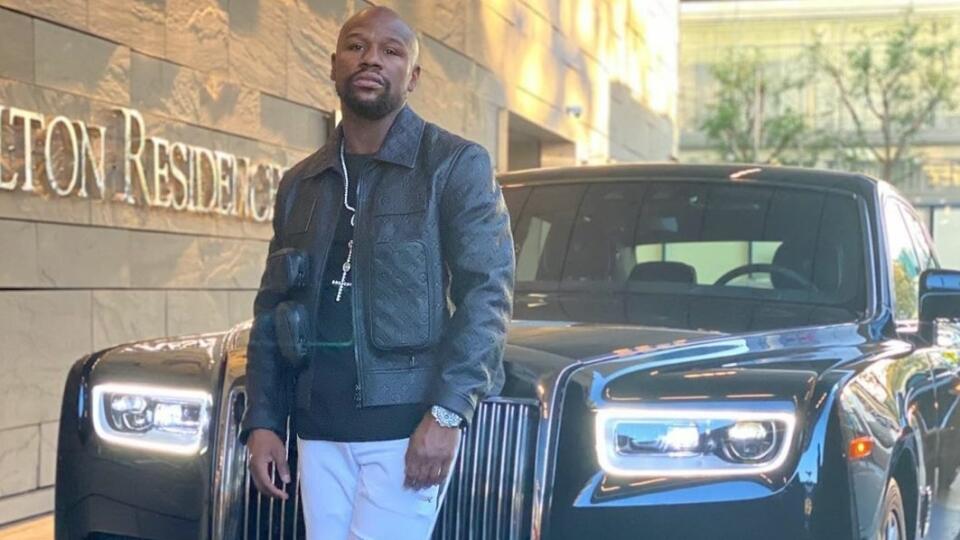 Floyd Mayweather sa vie pochváliť svojimi drahými vecami.