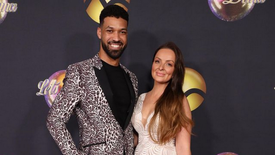 Victor Ibara avec Daniela Nízlova à Let's Dance.  À l'époque, personne ne savait qu'ils étaient en couple.