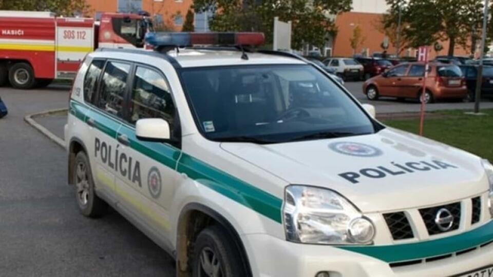 Policajti našli v jednom z domov vo Važci otrasný nález.