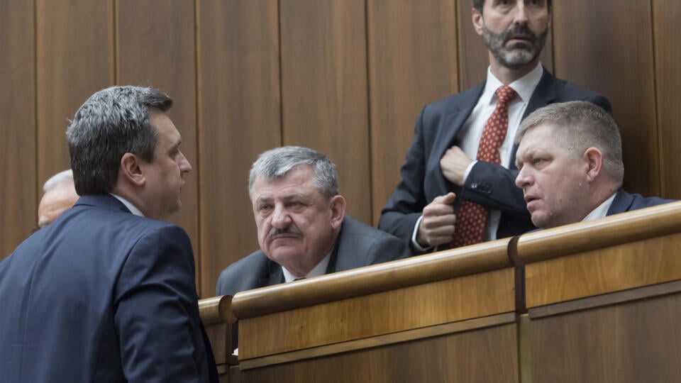 SR NRSR schôdza mimoriadna BAX