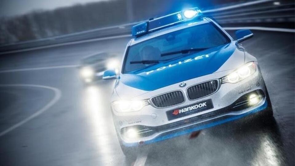 Upravené BMW 4 pre políciu