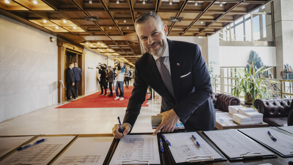 Prvý deň predsedu strany HLAS-SD Petra Pellegriniho v Národnej rade Slovenskej republiky po predčasných parlamentných voľbách 2023. Na snímke pred začiatkom ustanovujúcej schôdze.