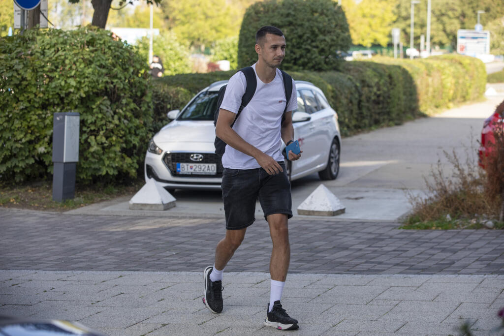 Na snímke príchod slovenskej futbalovej reprezentácie na sústredenie do Senca.