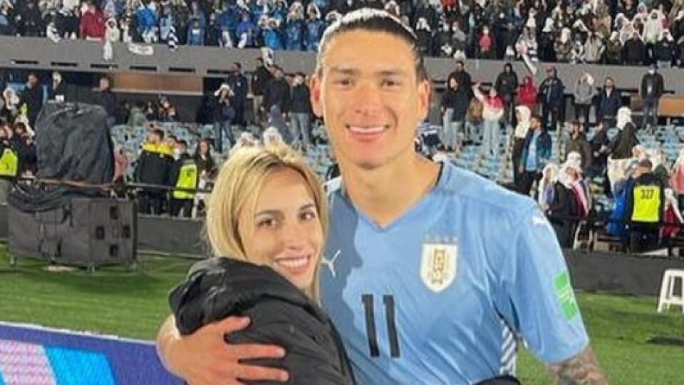 Darwin Nuñez a Lorena Manas sú v partnerskom vzťahu, no vyzerajú skôr ako príbuzní.