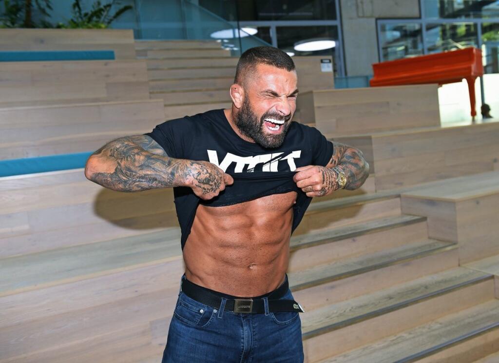 Karlos Vémola.