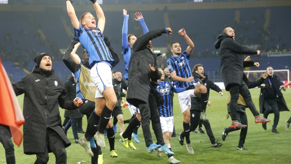 Futbalisti talianskej Atalanty Bergamo sa predsa len dočkali vysnívaného postupu do osemfinále Ligy majstrov
