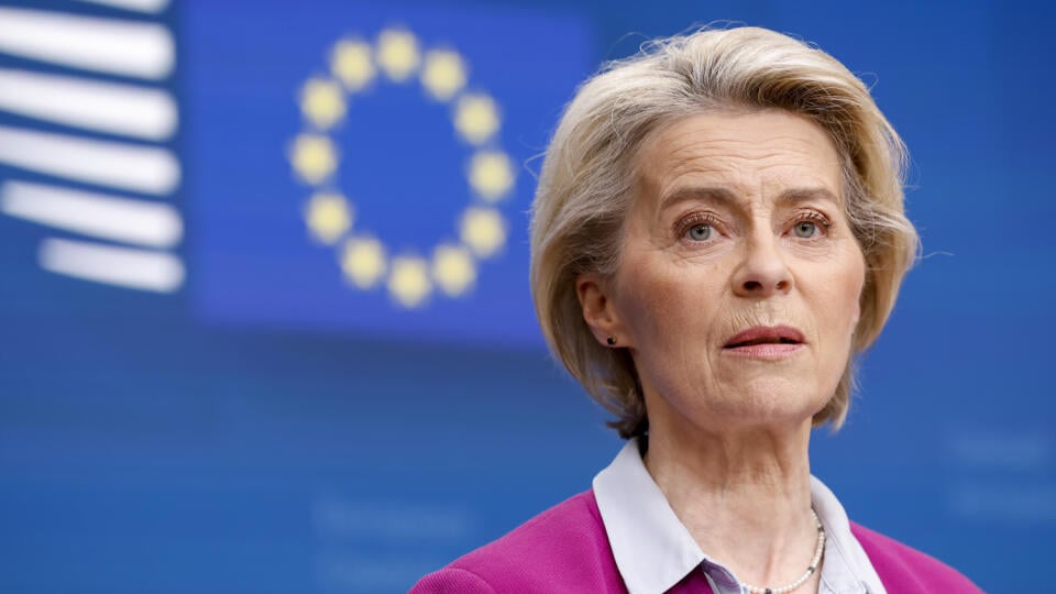 JB 18 Brusel - Predsedníčka Európskej komisie Ursula von der Leyenová počas tlačovej konferencie s predsedom Európskej rady Charlesom Michelom po mimoriadnom zasadnutí Európskej rady na summite EÚ v Bruseli 1. februára 2024. Lídri členských štátov EÚ sa na mimoriadnom summite v Bruseli dohodli na finančnej pomoci pre Ukrajinu vo výške 50 miliárd eur. FOTO TASR/AP
European Commission President Ursula von der Leyen talks to journalists during a joint news conference with European Council Presiden