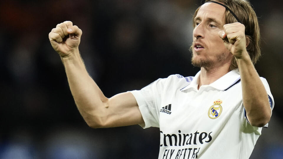 EBE 25 Madrid - Na snímke chorvátsky stredopoliar Madridu Luka Modrič oslavuje úvodný gól v zápase F-skupiny 6. kola skupinovej fázy Ligy majstrov vo futbale Real Madrid - Celtic Glasgow v Madride 2. novembra 2022. FOTO TASR/AP
Real Madrid's Luka Modric celebrates after scoring his side's first goal during the Champions League Group F soccer match between Real Madrid and Celtic at the Santiago Bernabeu stadium in Madrid, Spain, Wednesday, Nov. 2, 2022. (AP Photo/Manu Fernandez)