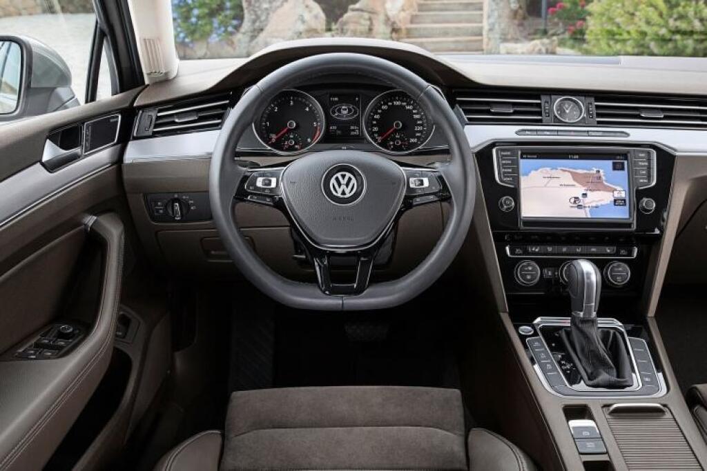 TREND test Peugeot 508 GT 2,2 HDI vs. VW Passat 2,0 TDI Highline