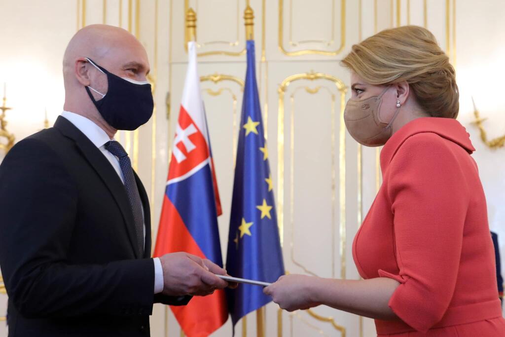 Ako keby tu bola prezidentka v kŕči.