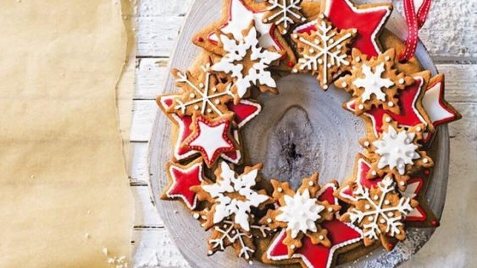 Medovníkový adventný veniec